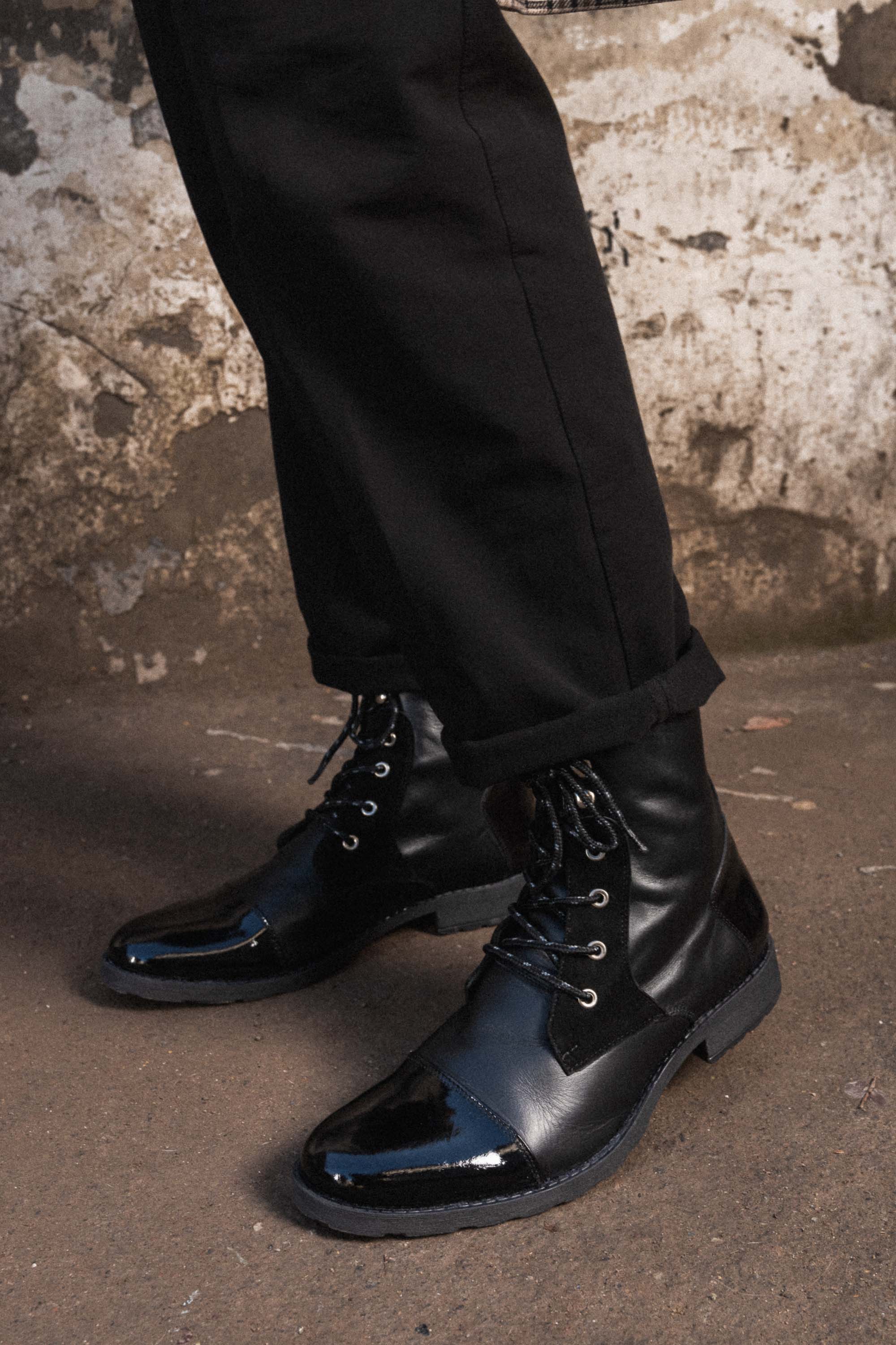 Botín Cuero Sileno Negro Landazuri