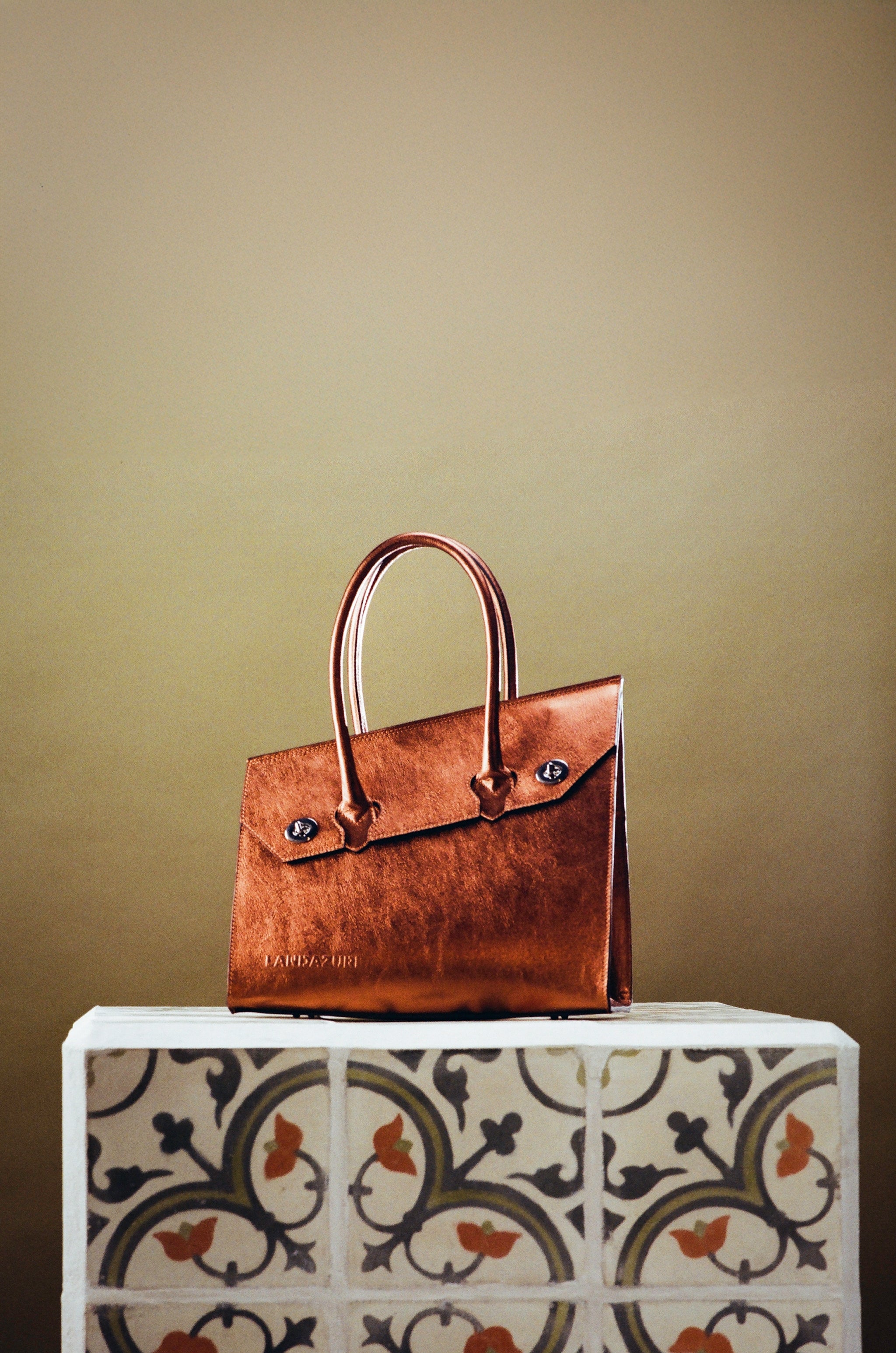 Cartera de Mano Cobre Landazuri