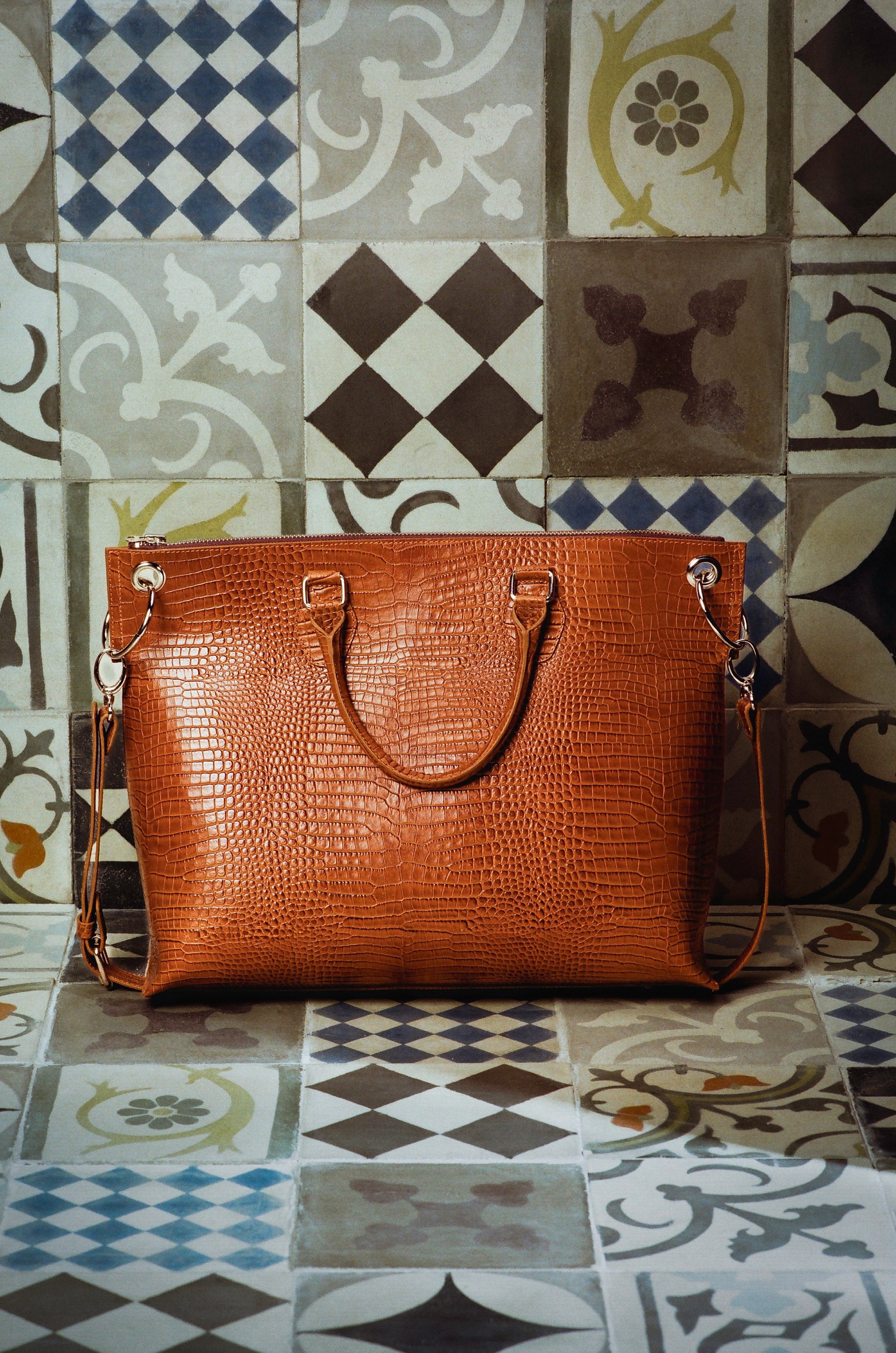 Bolso de Diseñador Café Caimán  Landazuri