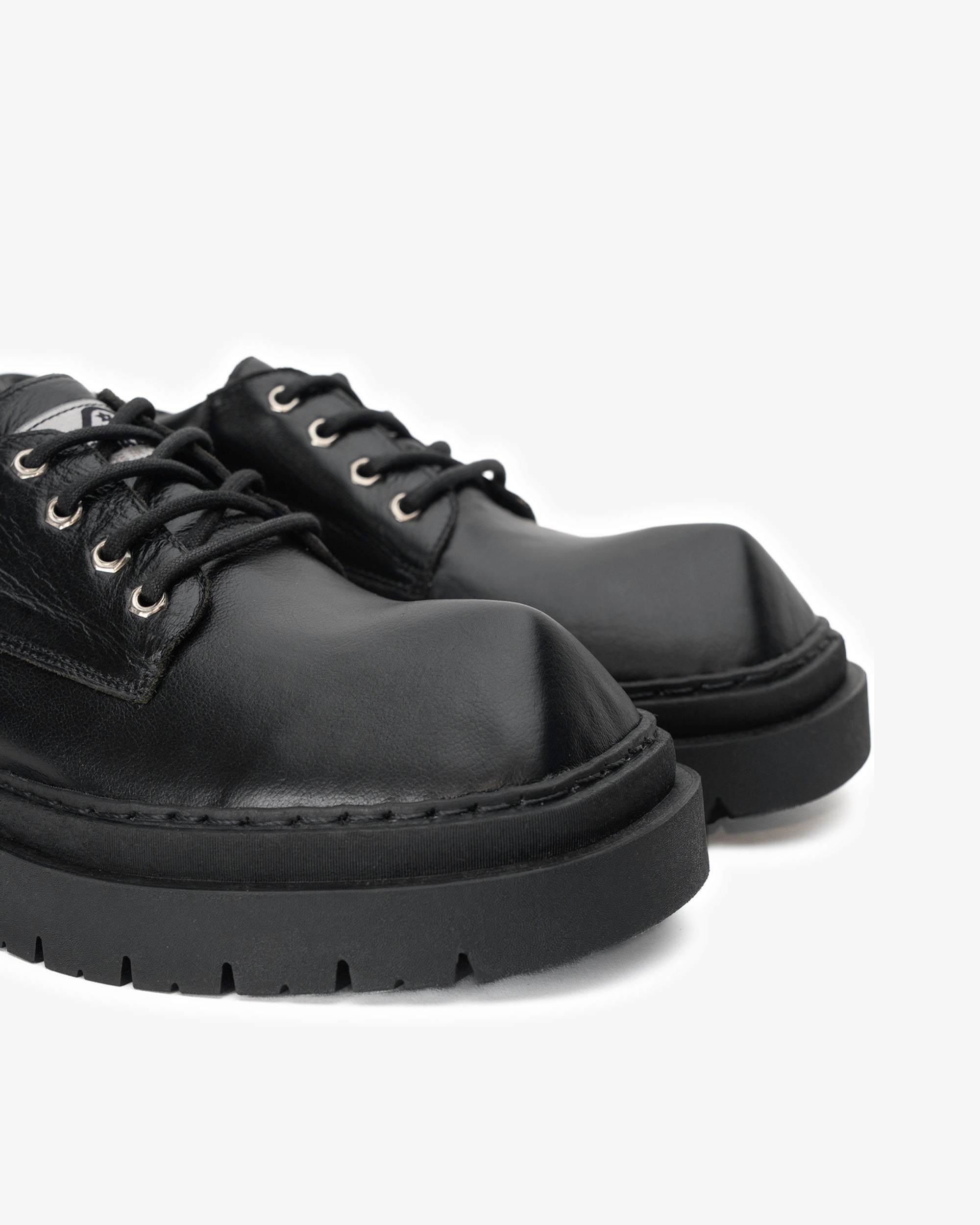 Zapato Cuero Rinho Negro Caviar Landazuri