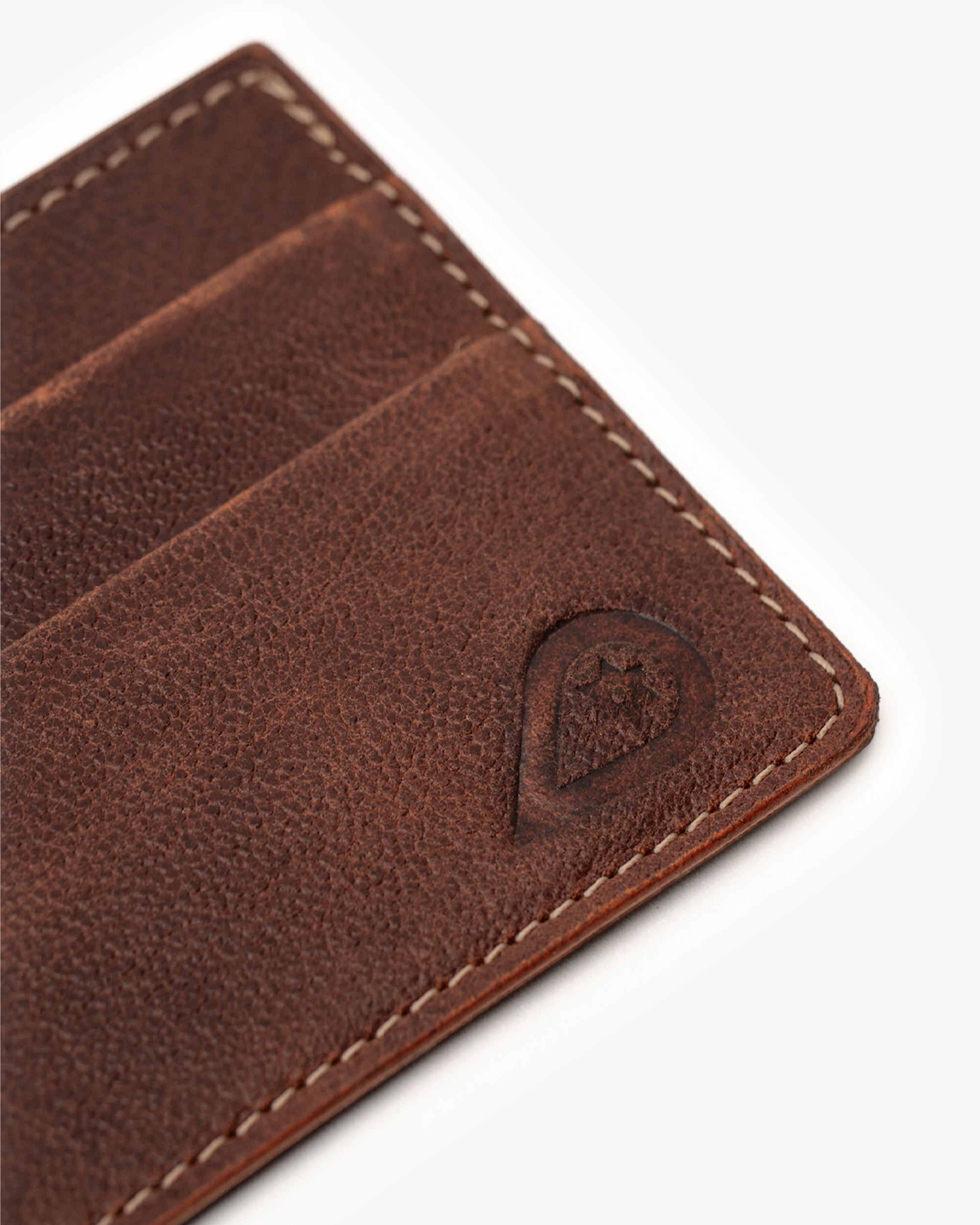 Tarjetero de Cuero Doble Café Savage Landazuri